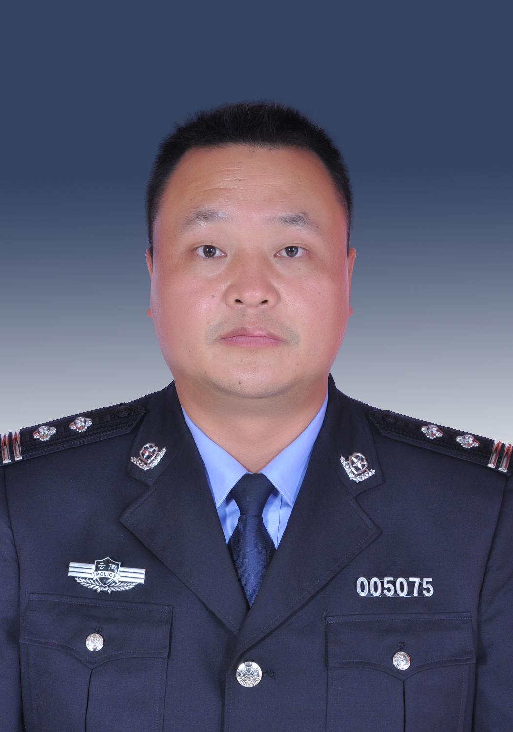 李梁.jpg