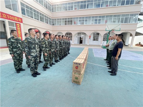 区委常委,政法委书记刘麟率慰问组到区人武部和武警江川中队看望慰问