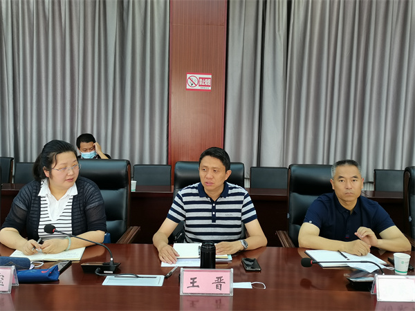 6月3日,区委副书记,代理区长王晋主持召开江川区疫情防控调度会议,并