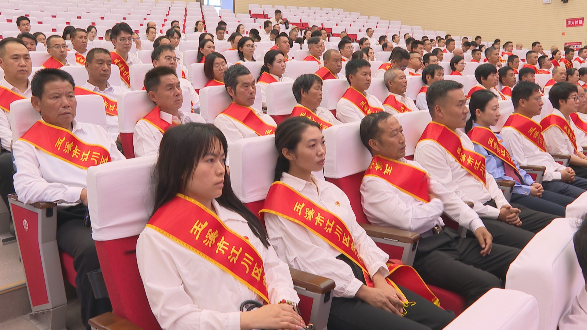 中国共产党成立+105+周年江川区“两优一先”表彰大会召开5.jpg 中国共产党成立+105+周年江川区“两优一先”表彰大会召开5.jpg