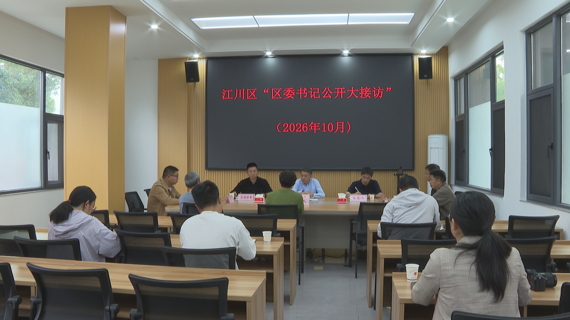 区委书记王晋开展公开大接访活动3.jpg 区委书记王晋开展公开大接访活动3.jpg