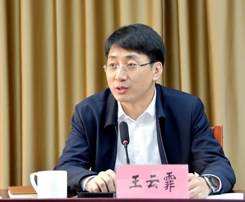 省教育厅厅长,党组书记,省委教育工委副书记王云霏在主会场出席会议并