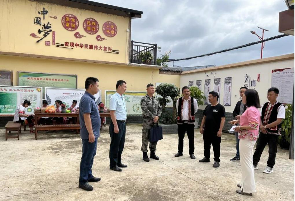 6月17日,江川区人武部到九溪镇矣文村开展军民共建暨捐资助学活动,与