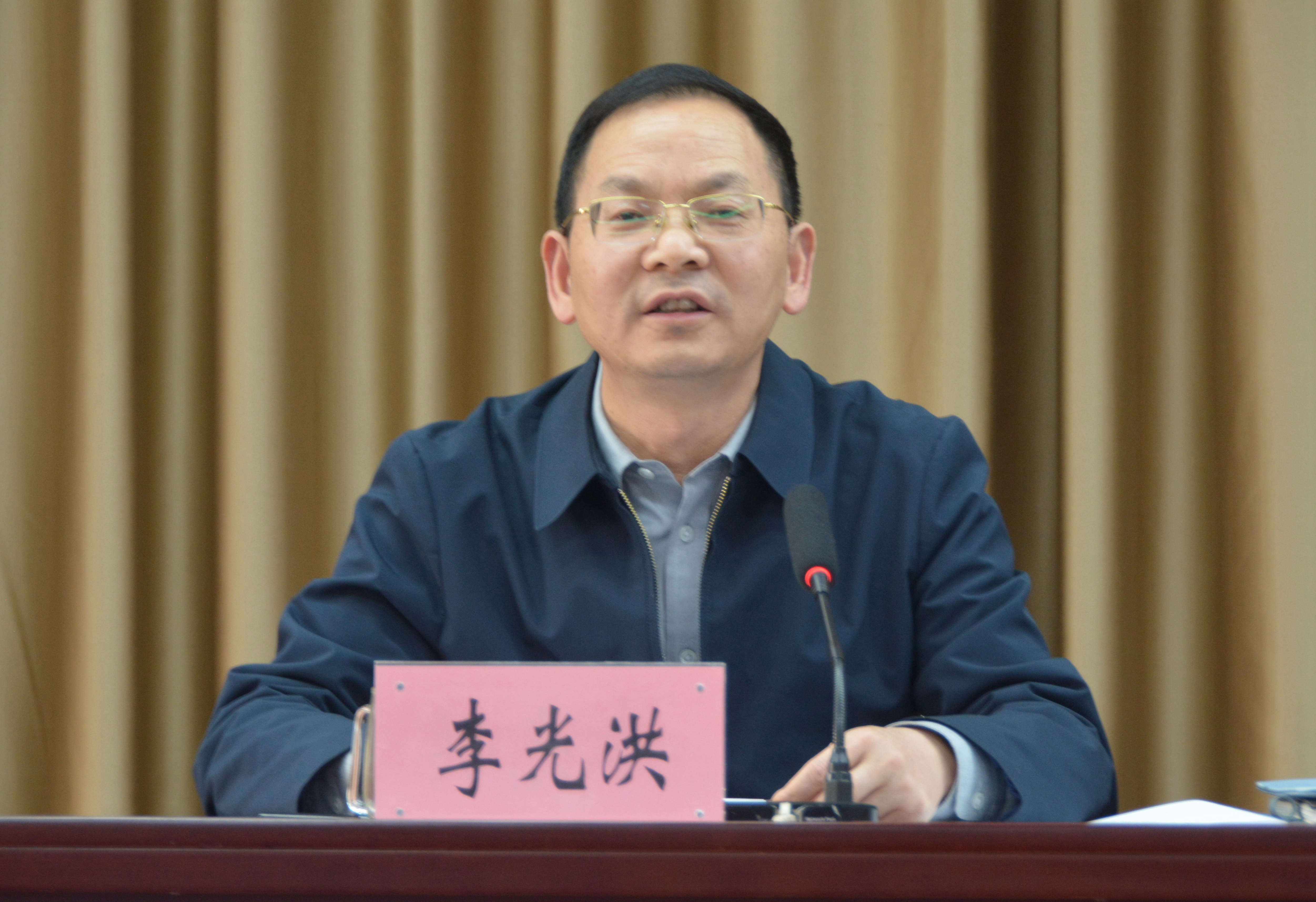 省教育厅副厅长李光洪出席会议并讲话.